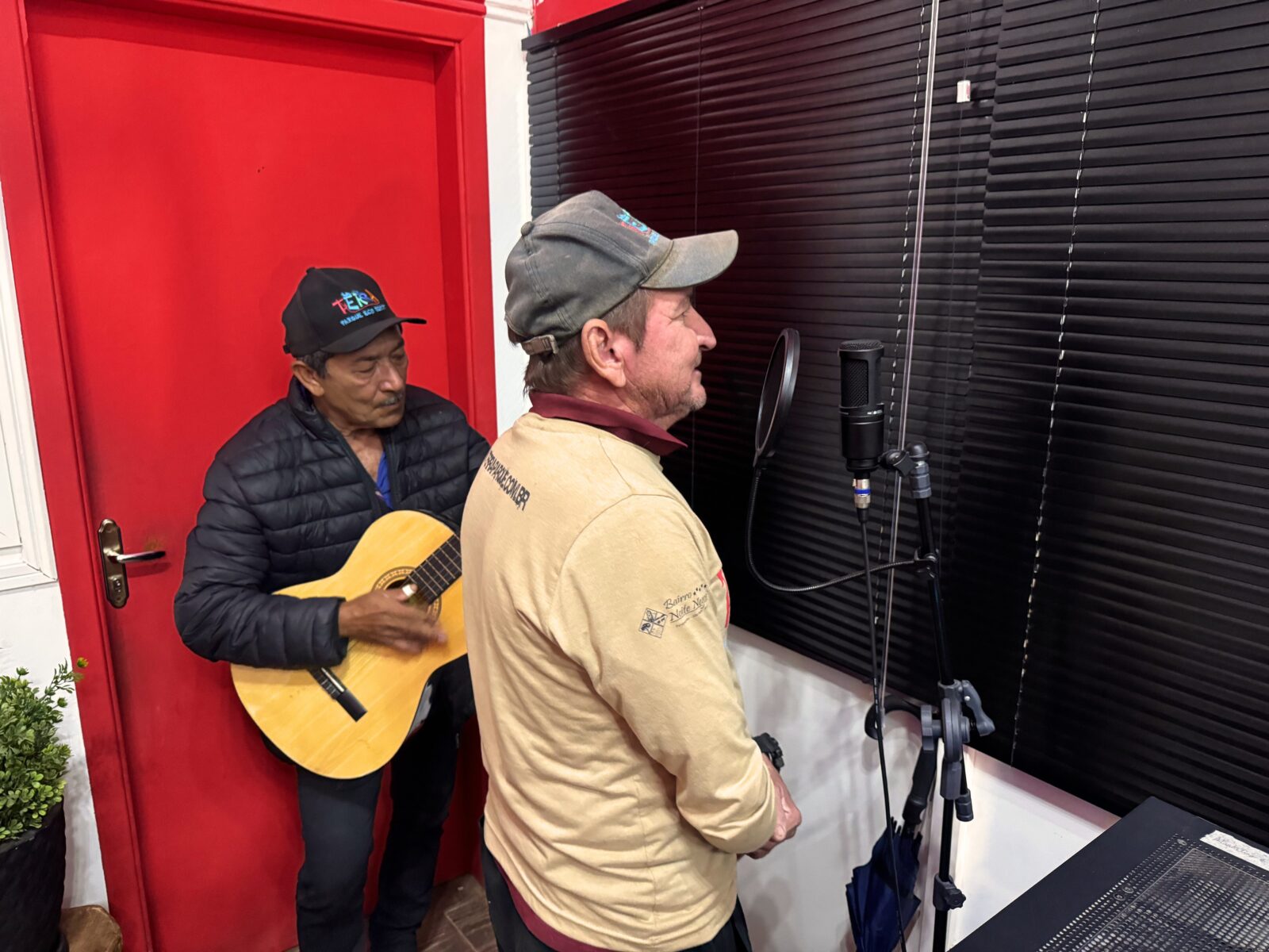 Figura 02 A Gravação Da Música Em Estúdio Com O Marketing Do Terra Parque